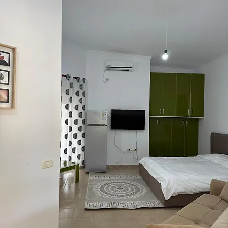 Machiavelli Lura 1 * Durrës